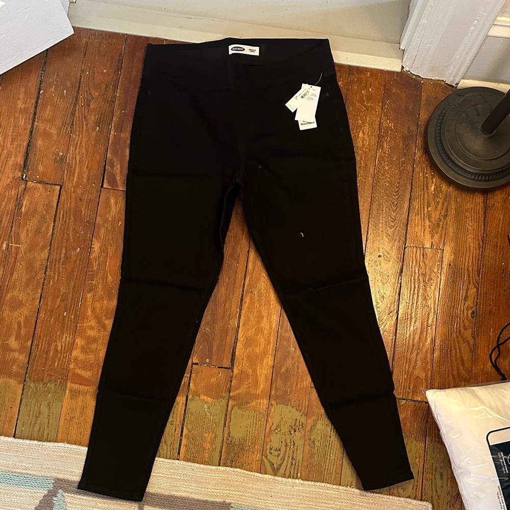 BRAND NEW Old Navy Black Rockstar Jeggings